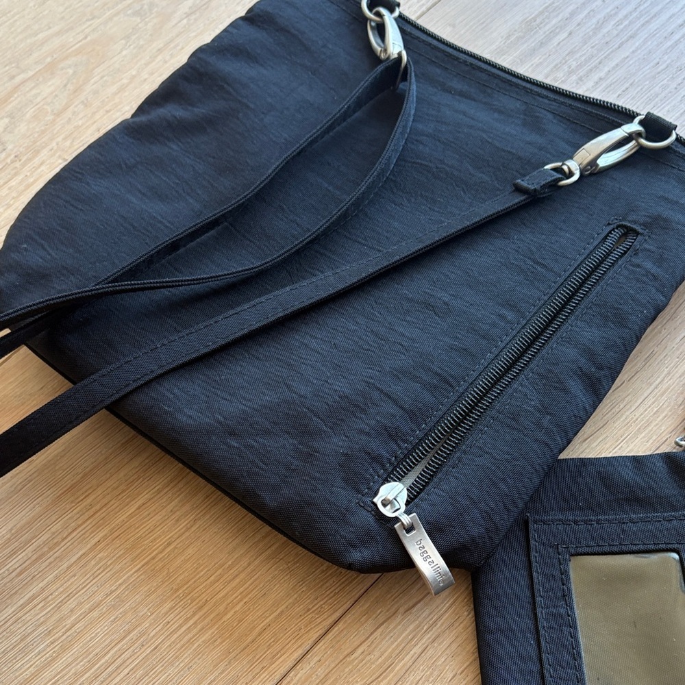 🦄 Baggallini Black Adjustable Bag with matching pouch - Picture 8 of 11